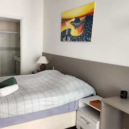 Suíte ao lado da praia-shared apartment-2